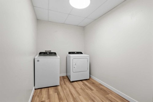 24 Destination Place, Olds, AB - Indoor Photo Showing Laundry Room