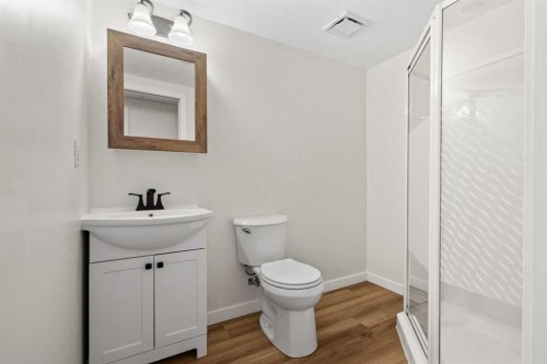 24 Destination Place, Olds, AB - Indoor Photo Showing Bathroom