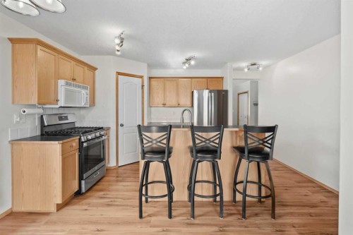 24 Destination Place, Olds, AB - Indoor Photo Showing Kitchen