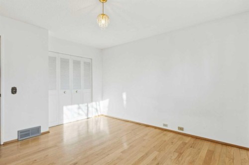 248 Huntcroft Road Ne, Calgary, AB - Indoor Photo Showing Other Room