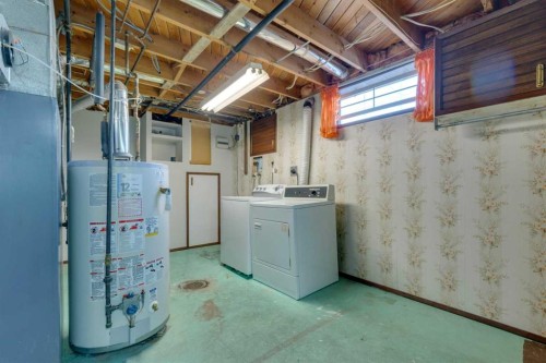 248 Huntcroft Road Ne, Calgary, AB - Indoor Photo Showing Laundry Room