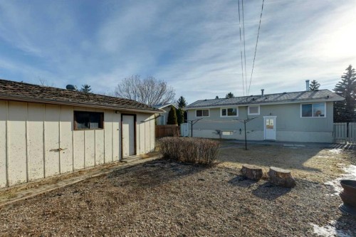 248 Huntcroft Road Ne, Calgary, AB - Outdoor