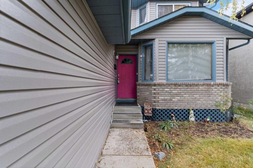 399 Sunlake Road Se, Calgary, AB - Outdoor