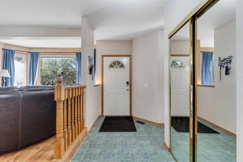 399 Sunlake Road Se, Calgary, AB - Indoor Photo Showing Other Room