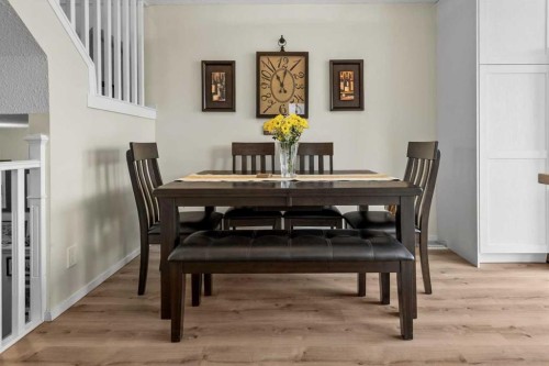 1399 Berkley Drive Nw, Calgary, AB - Indoor Photo Showing Dining Room