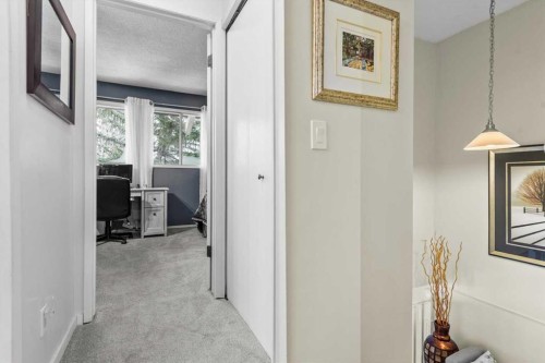 1399 Berkley Drive Nw, Calgary, AB - Indoor Photo Showing Other Room