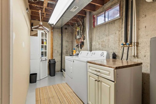 1399 Berkley Drive Nw, Calgary, AB - Indoor Photo Showing Laundry Room