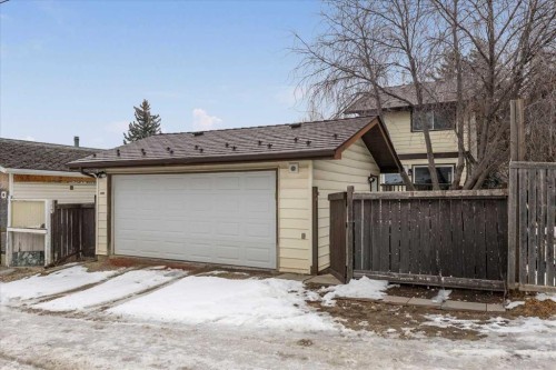 1399 Berkley Drive Nw, Calgary, AB - Outdoor