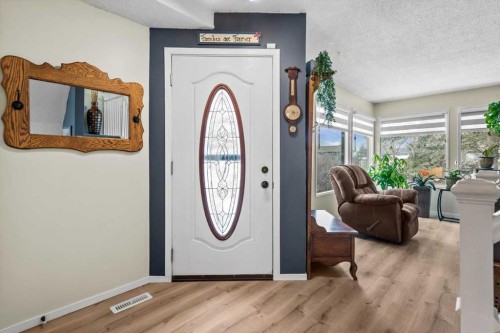 1399 Berkley Drive Nw, Calgary, AB - Indoor Photo Showing Other Room