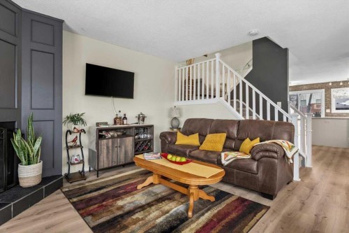 1399 Berkley Drive Nw, Calgary, AB - Indoor