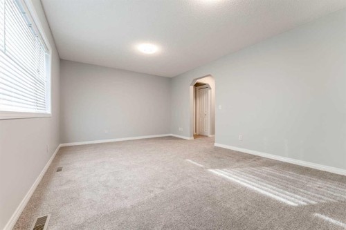 10 Everglen Crescent Sw, Calgary, AB - Indoor Photo Showing Other Room