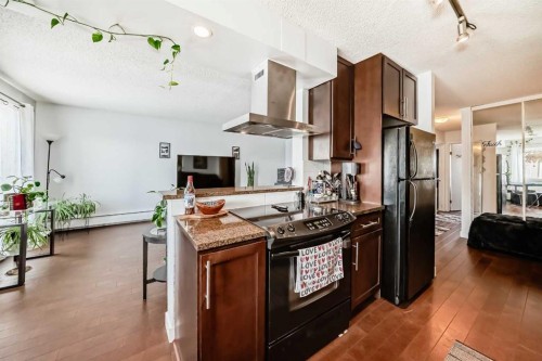 403-4455D Greenview Drive Ne, Calgary, AB - Indoor Photo Showing Kitchen