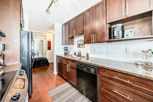 403-4455D Greenview Drive Ne, Calgary, AB - Indoor Photo Showing Kitchen