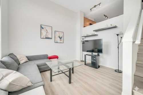 997 New Brighton Gardens Se, Calgary, AB - Indoor Photo Showing Living Room