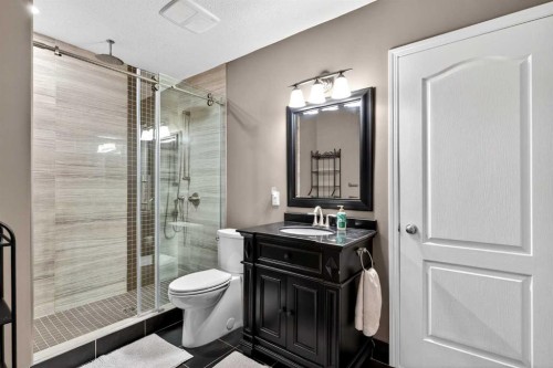 69 Elkton Way Sw, Calgary, AB - Indoor Photo Showing Bathroom