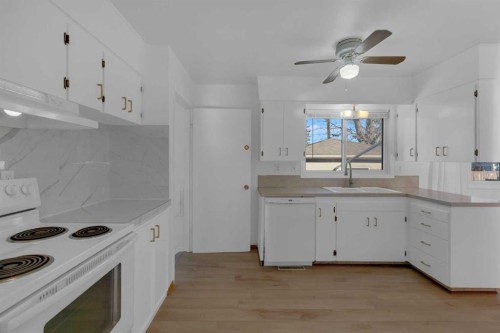1980 Cottonwood Crescent Se, Calgary, AB - Indoor Photo Showing Kitchen