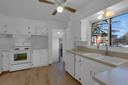 1980 Cottonwood Crescent Se, Calgary, AB - Indoor Photo Showing Kitchen