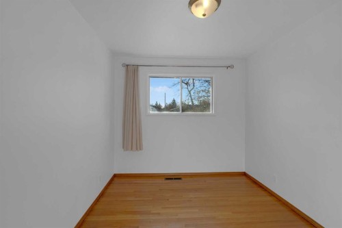 1980 Cottonwood Crescent Se, Calgary, AB - Indoor Photo Showing Other Room