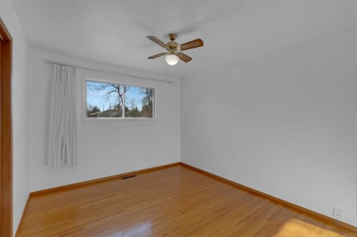 1980 Cottonwood Crescent Se, Calgary, AB - Indoor Photo Showing Other Room