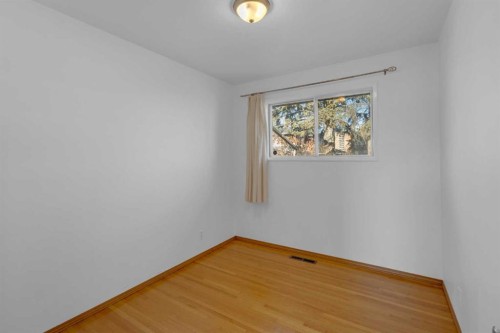 1980 Cottonwood Crescent Se, Calgary, AB - Indoor Photo Showing Other Room