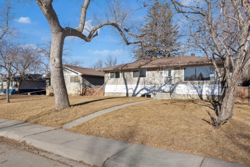 1980 Cottonwood Crescent Se, Calgary, AB - Outdoor