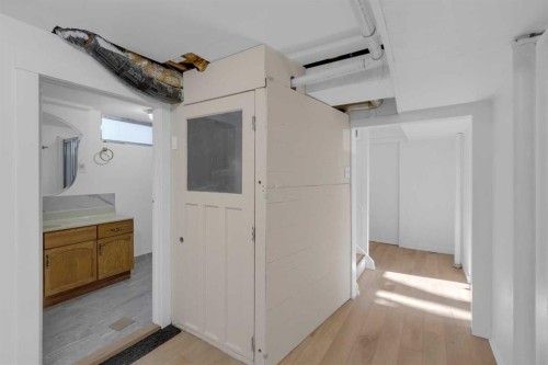 1980 Cottonwood Crescent Se, Calgary, AB - Indoor Photo Showing Other Room