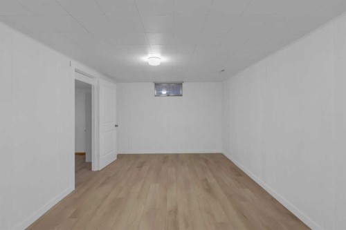 1980 Cottonwood Crescent Se, Calgary, AB - Indoor Photo Showing Other Room