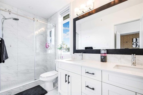 2401-200 Seton Circle Se, Calgary, AB - Indoor Photo Showing Bathroom