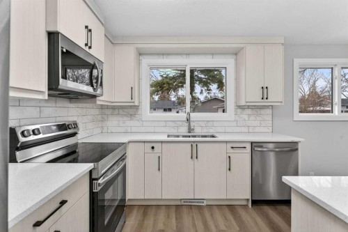 127 Lynnview Way Se, Calgary, AB 