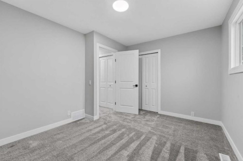 127 Lynnview Way Se, Calgary, AB 