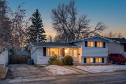 127 Lynnview Way SE Calgary, AB T2C 1T4