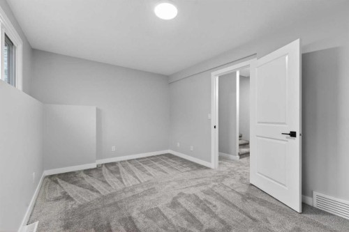 127 Lynnview Way Se, Calgary, AB 