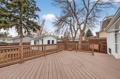 127 Lynnview Way Se, Calgary, AB 