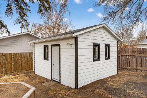 127 Lynnview Way Se, Calgary, AB 