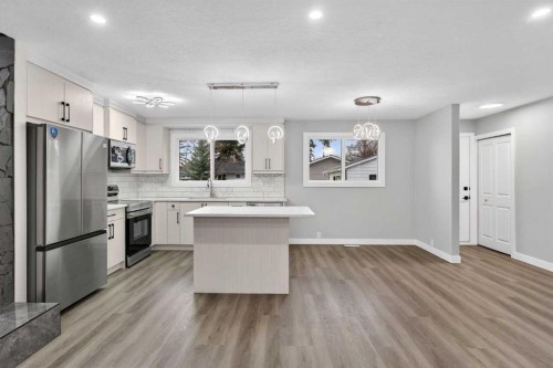 127 Lynnview Way Se, Calgary, AB 