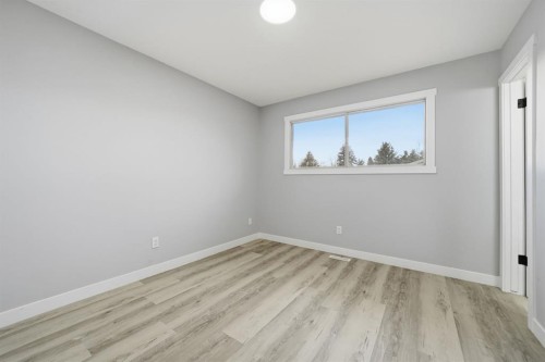 2309 50 Street Ne, Calgary, AB - Indoor Photo Showing Other Room