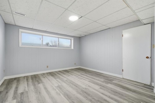 2309 50 Street Ne, Calgary, AB - Indoor Photo Showing Other Room