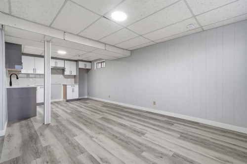 2309 50 Street Ne, Calgary, AB - Indoor