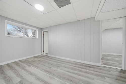 2309 50 Street Ne, Calgary, AB - Indoor Photo Showing Other Room