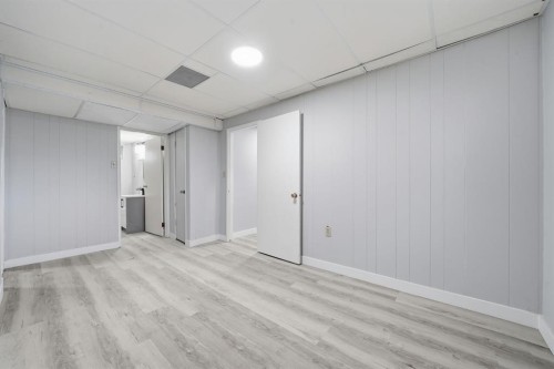 2309 50 Street Ne, Calgary, AB - Indoor Photo Showing Other Room