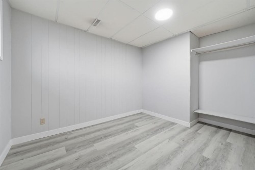 2309 50 Street Ne, Calgary, AB - Indoor Photo Showing Other Room