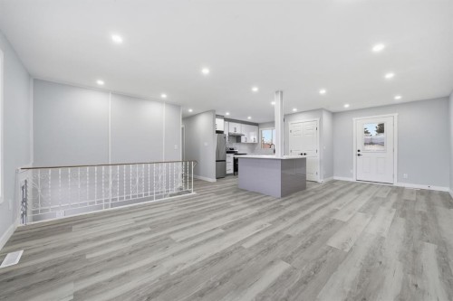 2309 50 Street Ne, Calgary, AB - Indoor Photo Showing Other Room