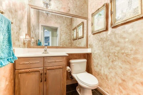 63 Discovery Ridge Circle Sw, Calgary, AB - Indoor Photo Showing Bathroom