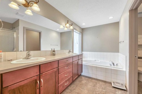63 Discovery Ridge Circle Sw, Calgary, AB - Indoor Photo Showing Bathroom
