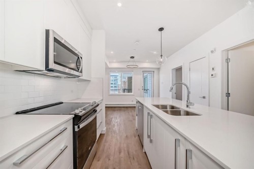 4416-6 Merganser Drive West, Chestermere, AB - Indoor Photo Showing Kitchen With Double Sink With Upgraded Kitchen