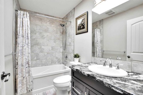 60 Cranarch Rise Se, Calgary, AB - Indoor Photo Showing Bathroom
