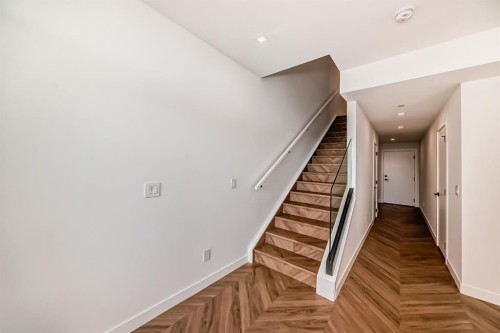 112-8445 Broadcast Avenue Sw, Calgary, AB - Indoor Photo Showing Other Room