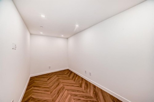 112-8445 Broadcast Avenue Sw, Calgary, AB - Indoor Photo Showing Other Room
