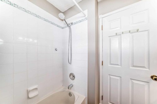 188 Hidden Ranch Crescent Nw, Calgary, AB - Indoor Photo Showing Bathroom