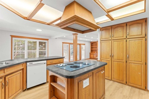 15 Patterson Drive Sw, Calgary, AB - Indoor Photo Showing Kitchen